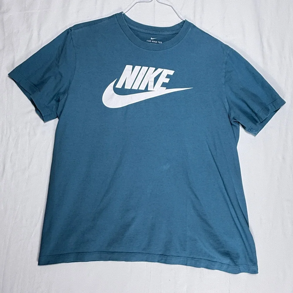 Nike Men's Blue T‎ Shirt Graphic Tee Size L Short Sleeve Crew Neck